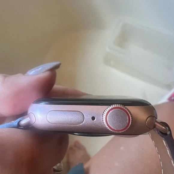 Apple Watch SE Rose Gold 40mm GPS + Cellular - Picture 7 of 9